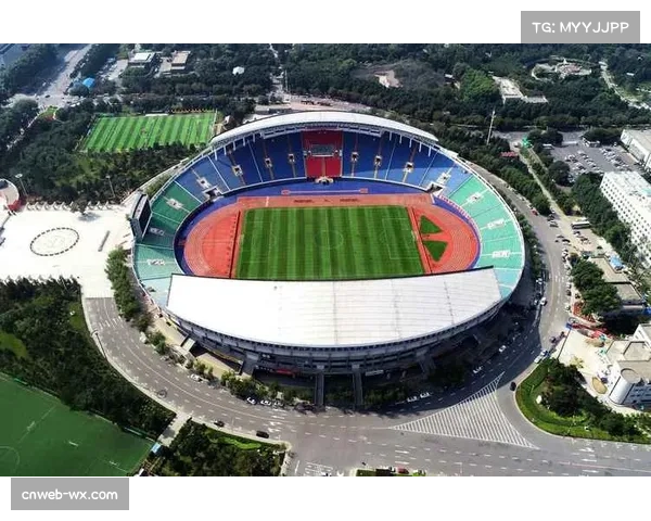 通讯：为迎接2026-27赛季，里昂主场集团球场将启动座位与照明系统升级工程